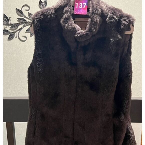 Like NewBanana Republic Women's  Fur Vest - Dark Gray Size Medium #137 - Picture 1 of 8